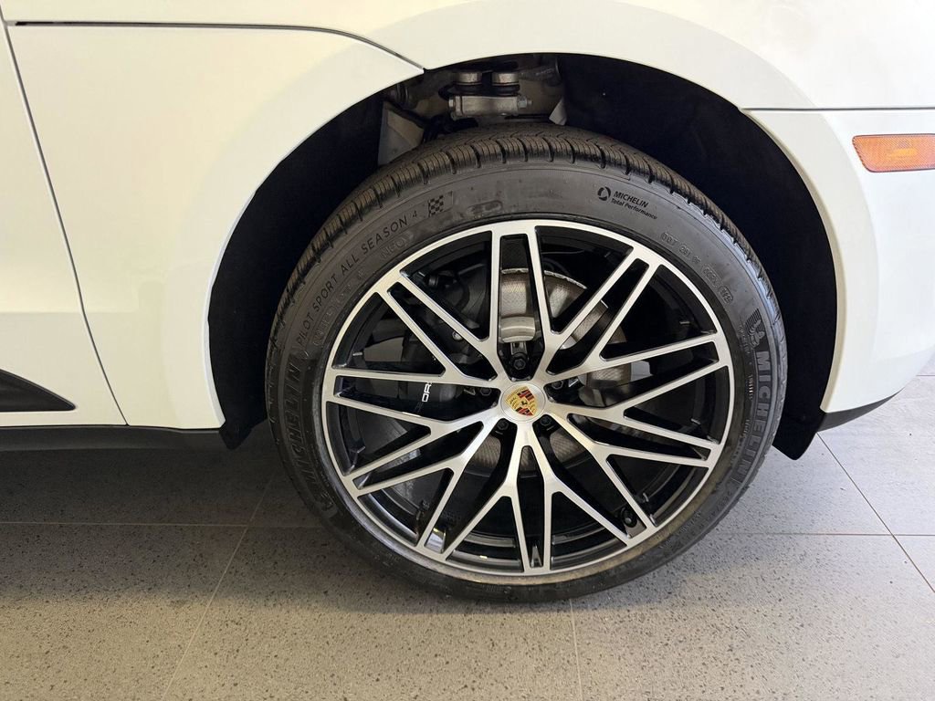 New 2026 Porsche Macan AWD/4WD image 13