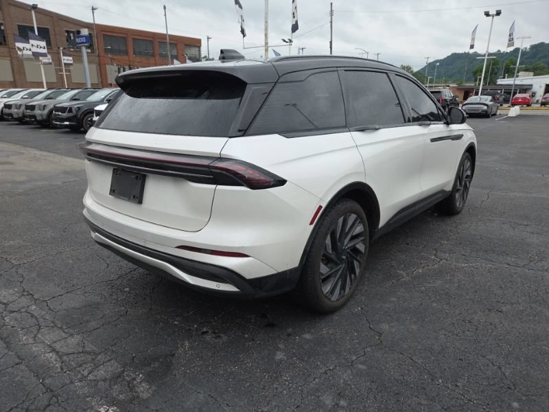 Used 2025 Lincoln Nautilus Reserve w/ Jet Appearance Package AWD/4WD image 7