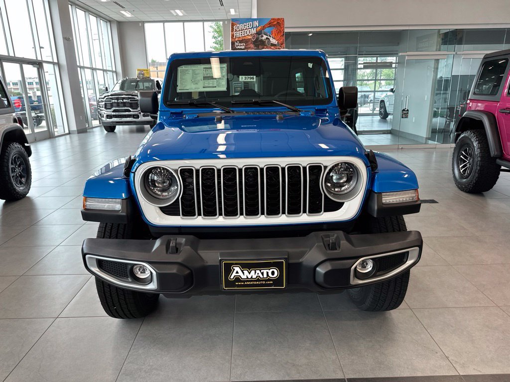New 2026 Jeep Wrangler Unlimited Sahara w/ Whitecap Package AWD/4WD image 3