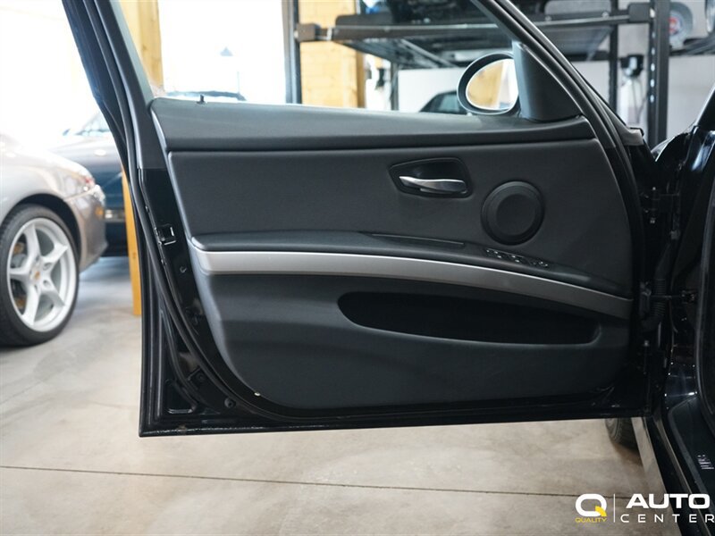 Used 2007 BMW 323i Sedan RWD image 9