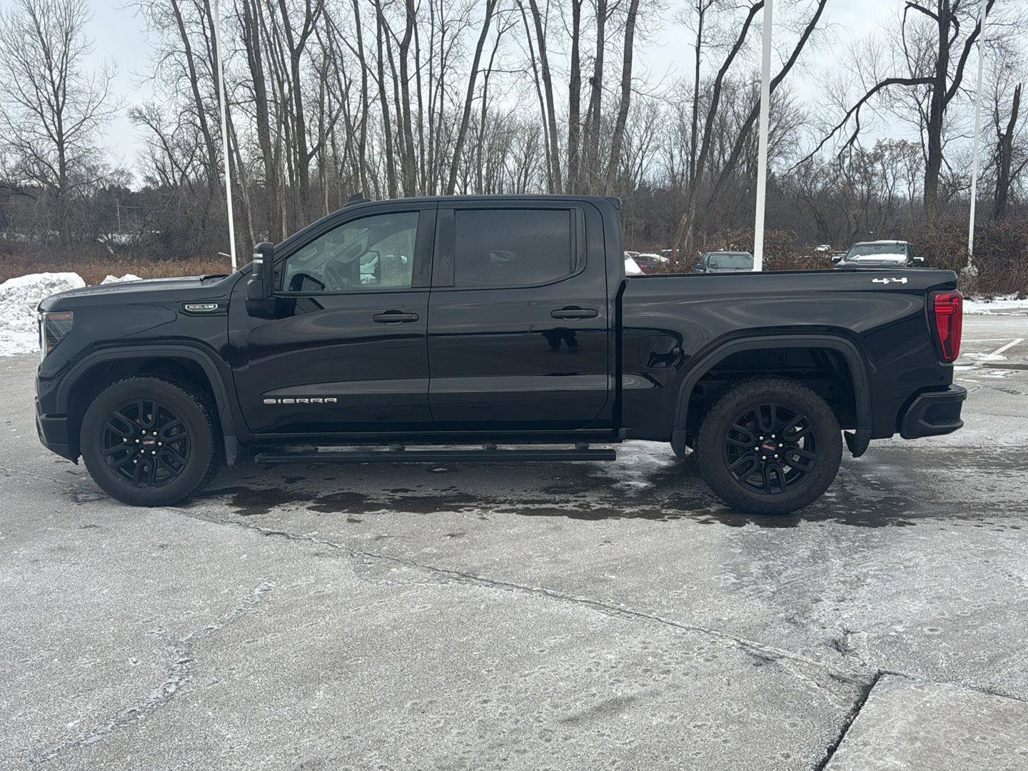 Used 2023 GMC Sierra 1500 Pro w/ Graphite Edition image 4