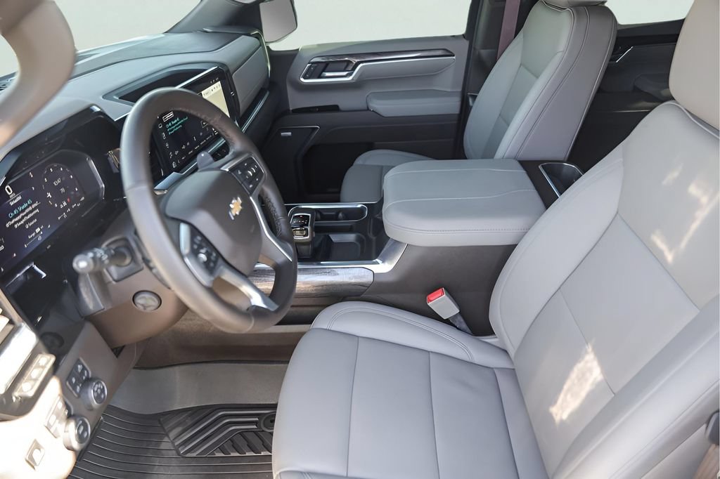 Used 2026 Chevrolet Silverado 1500 LTZ AWD/4WD image 12