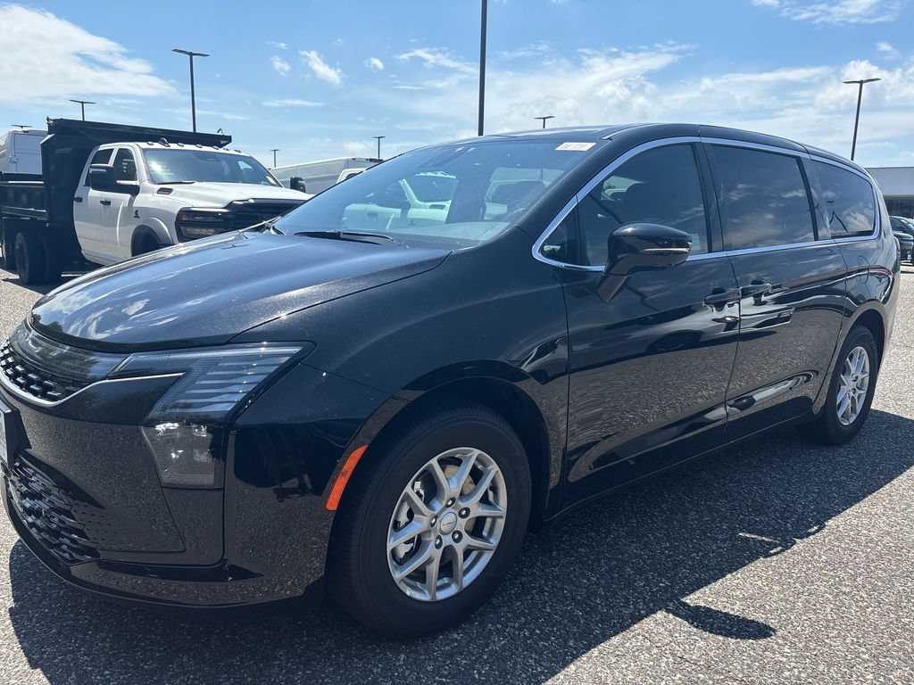 New 2027 Chrysler Pacifica Select FWD image 5