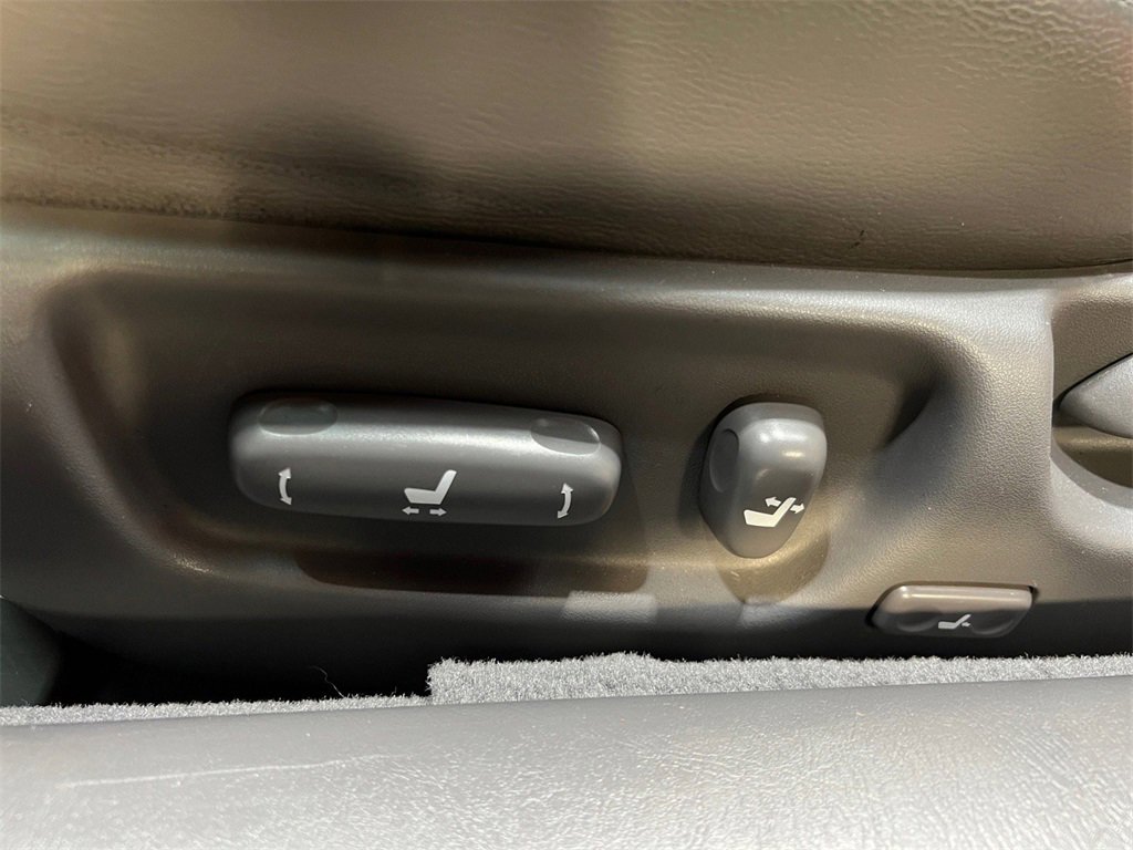 Used 2004 Toyota Solara SLE image 21