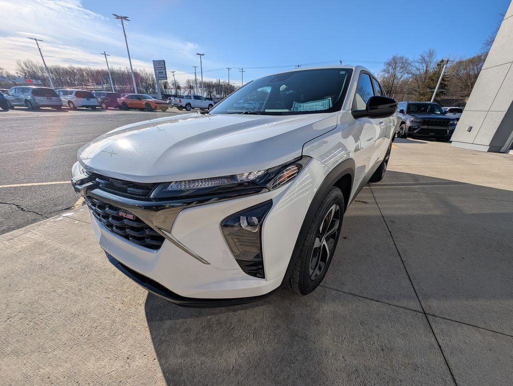 Used 2025 Chevrolet Trax RS w/ Driver Confidence Package image 8