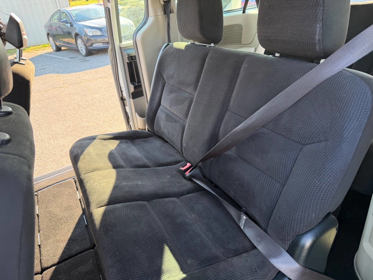 Used 2015 Dodge Grand Caravan American Value Package image 25