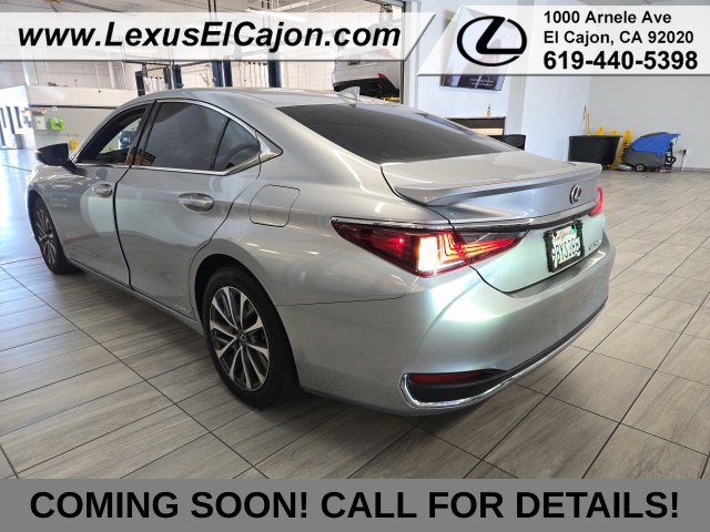 Used 2022 Lexus ES 300h w/ Accessory Package FWD image 3