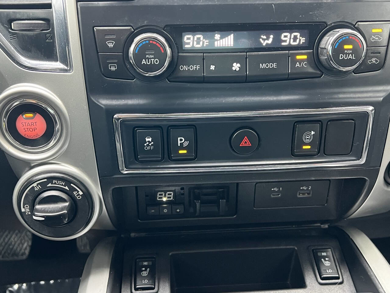 Used 2020 Nissan Titan SV w/ SV Convenience Package image 23