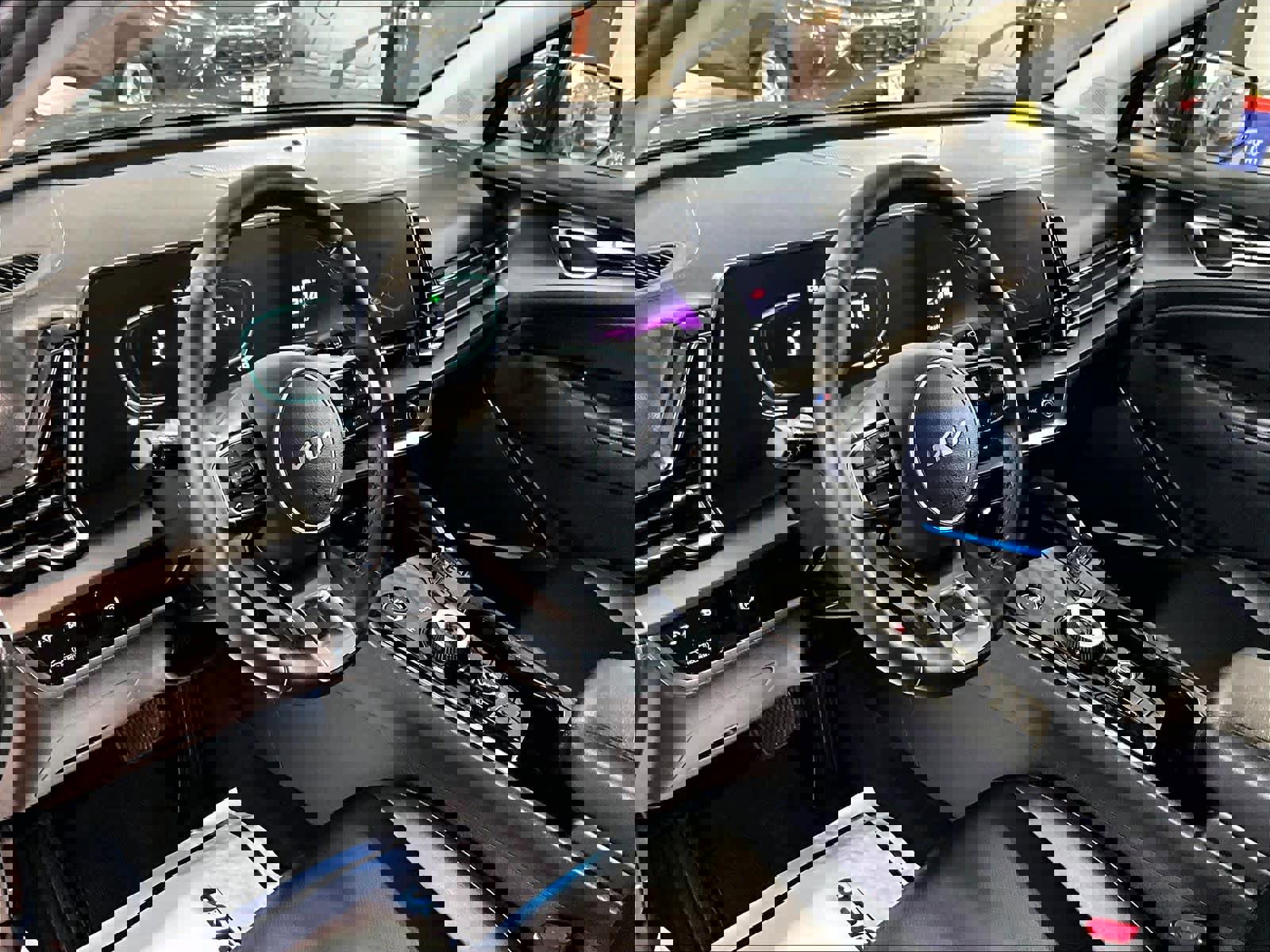 Used 2023 Kia Sportage EX w/ EX Premium Package image 8