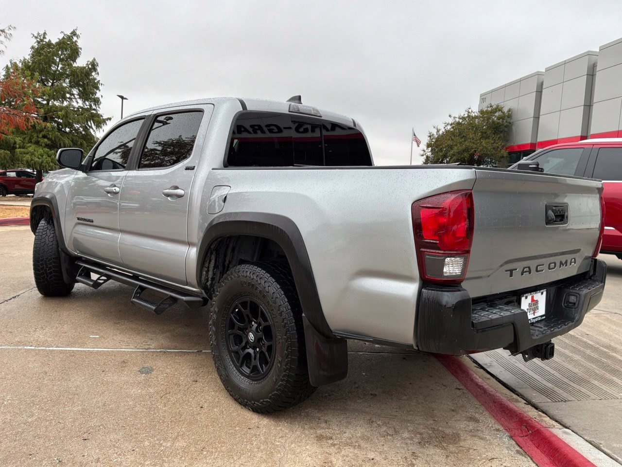 Used 2021 Toyota Tacoma SR5 RWD image 8