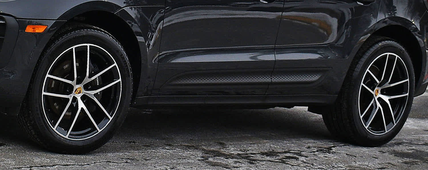 Used 2023 Porsche Macan T image 32