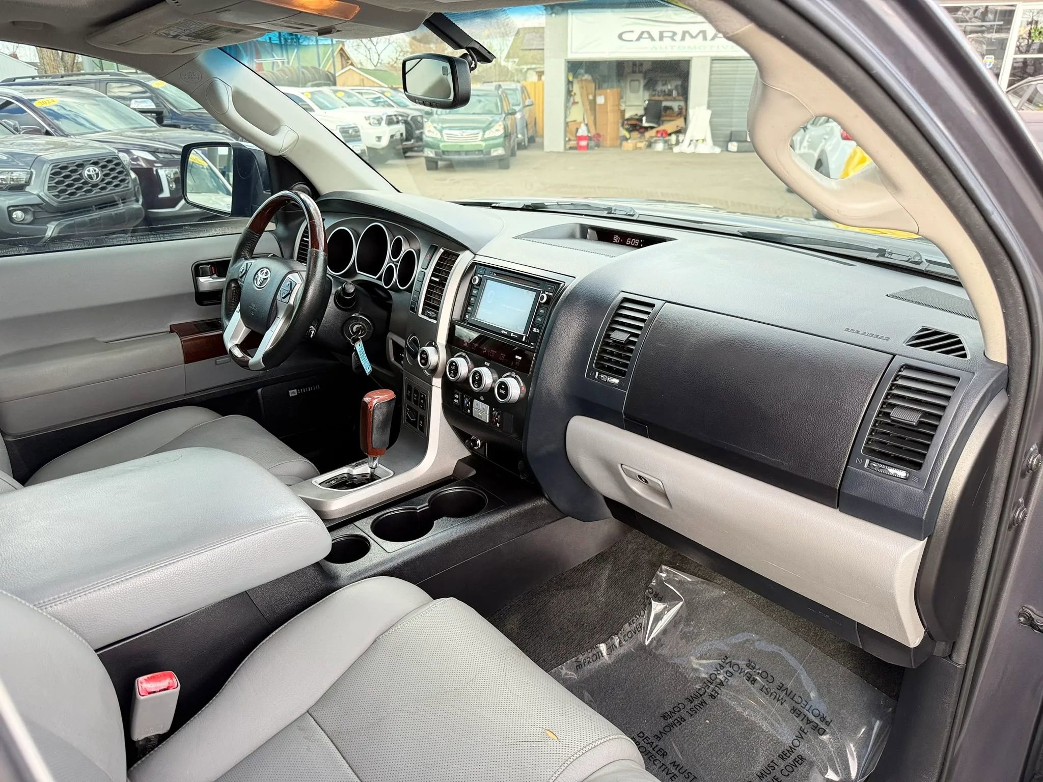 Used 2014 Toyota Sequoia Platinum w/ Preferred Accessory Package AWD/4WD image 22