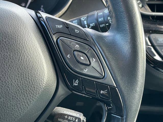 Used 2021 Toyota C-HR XLE image 19