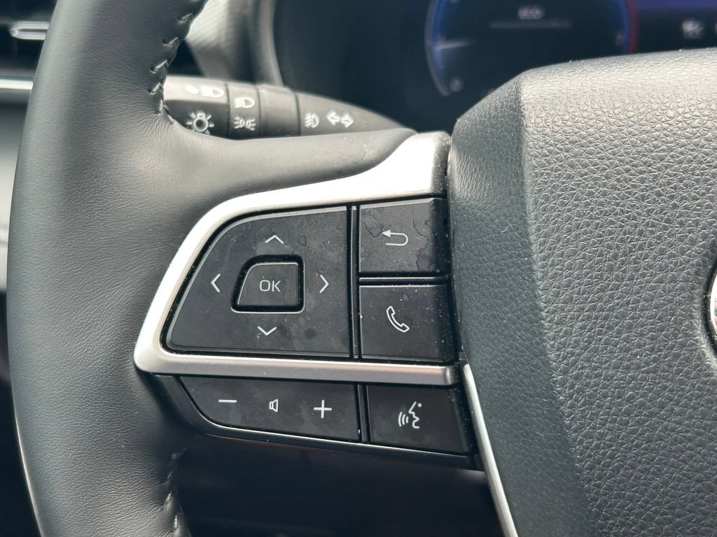 Used 2023 Toyota Highlander Platinum FWD image 42