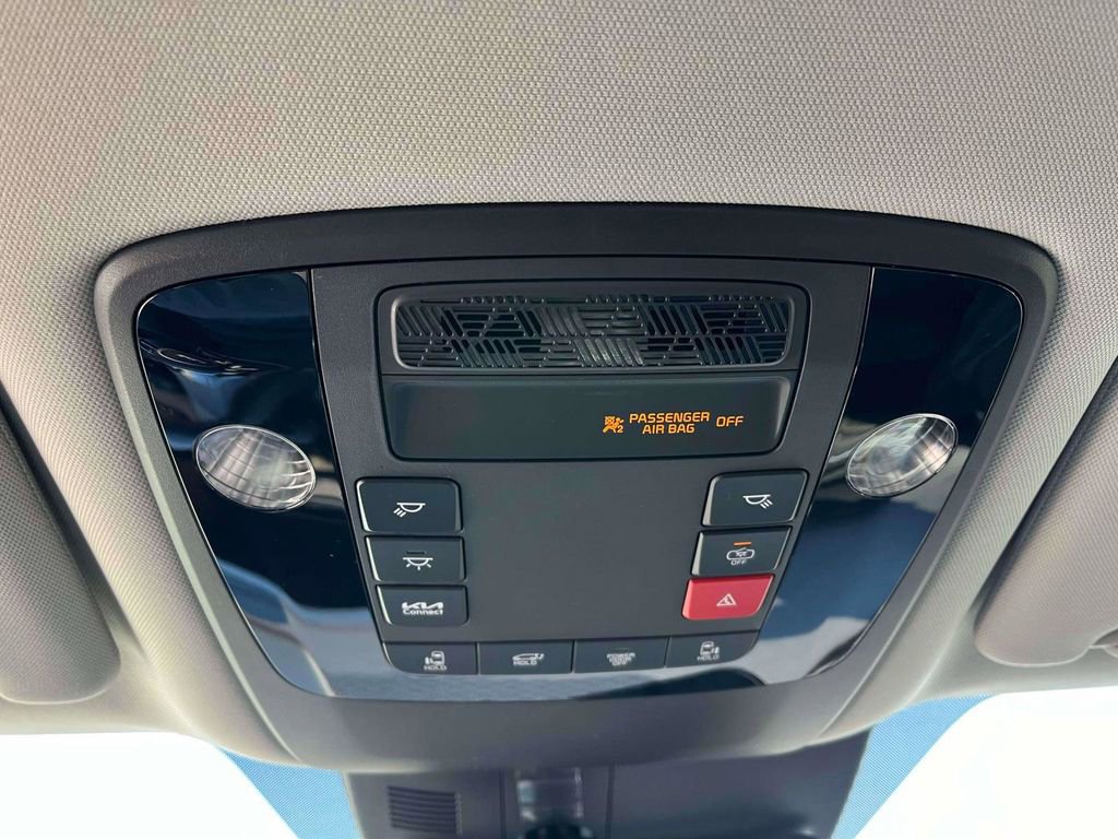 Certified 2025 Kia Carnival EX image 23