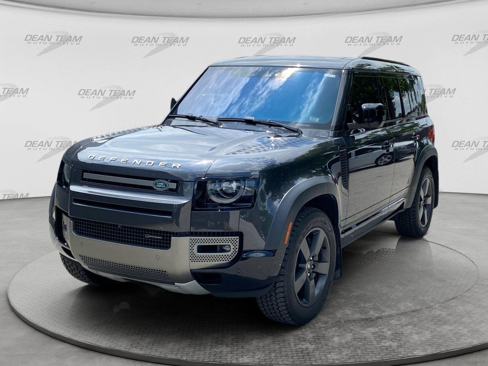 Used 2022 Land Rover Defender 110 X-Dynamic HSE AWD/4WD image 3
