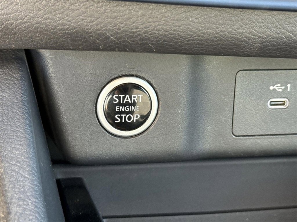 Used 2023 Nissan Rogue S image 15