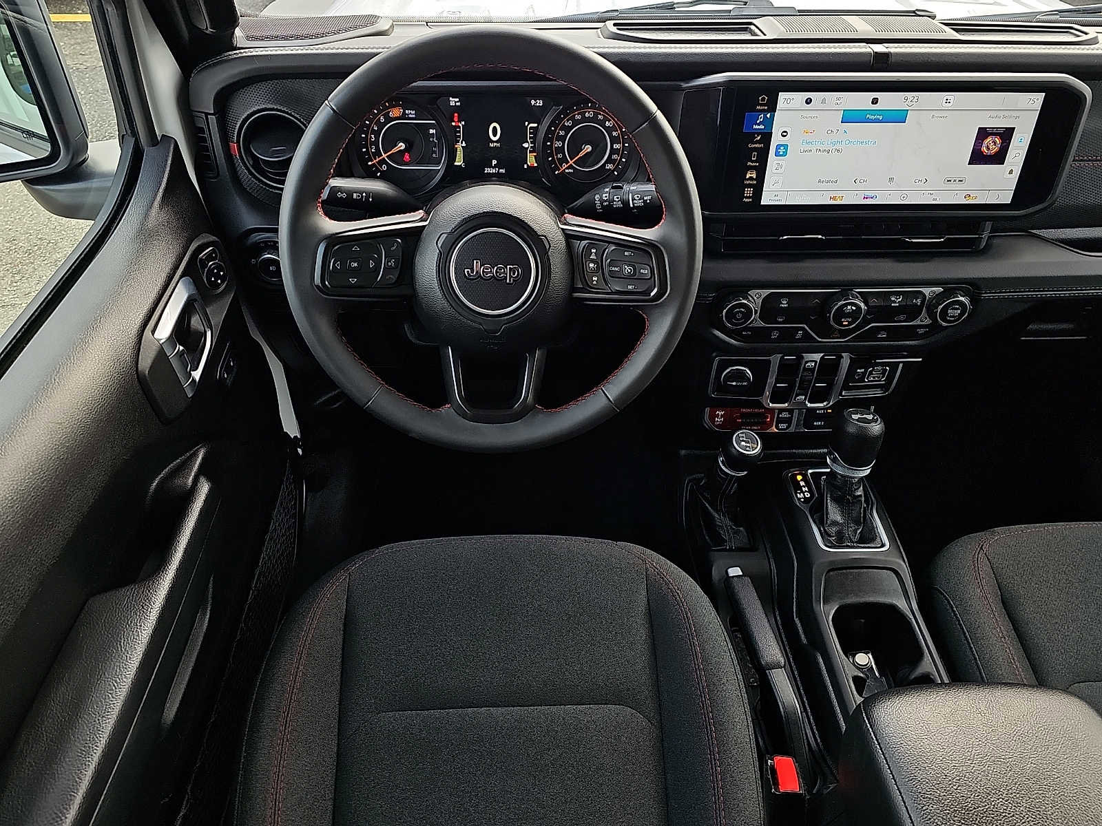 Used 2025 Jeep Wrangler Unlimited Rubicon image 12