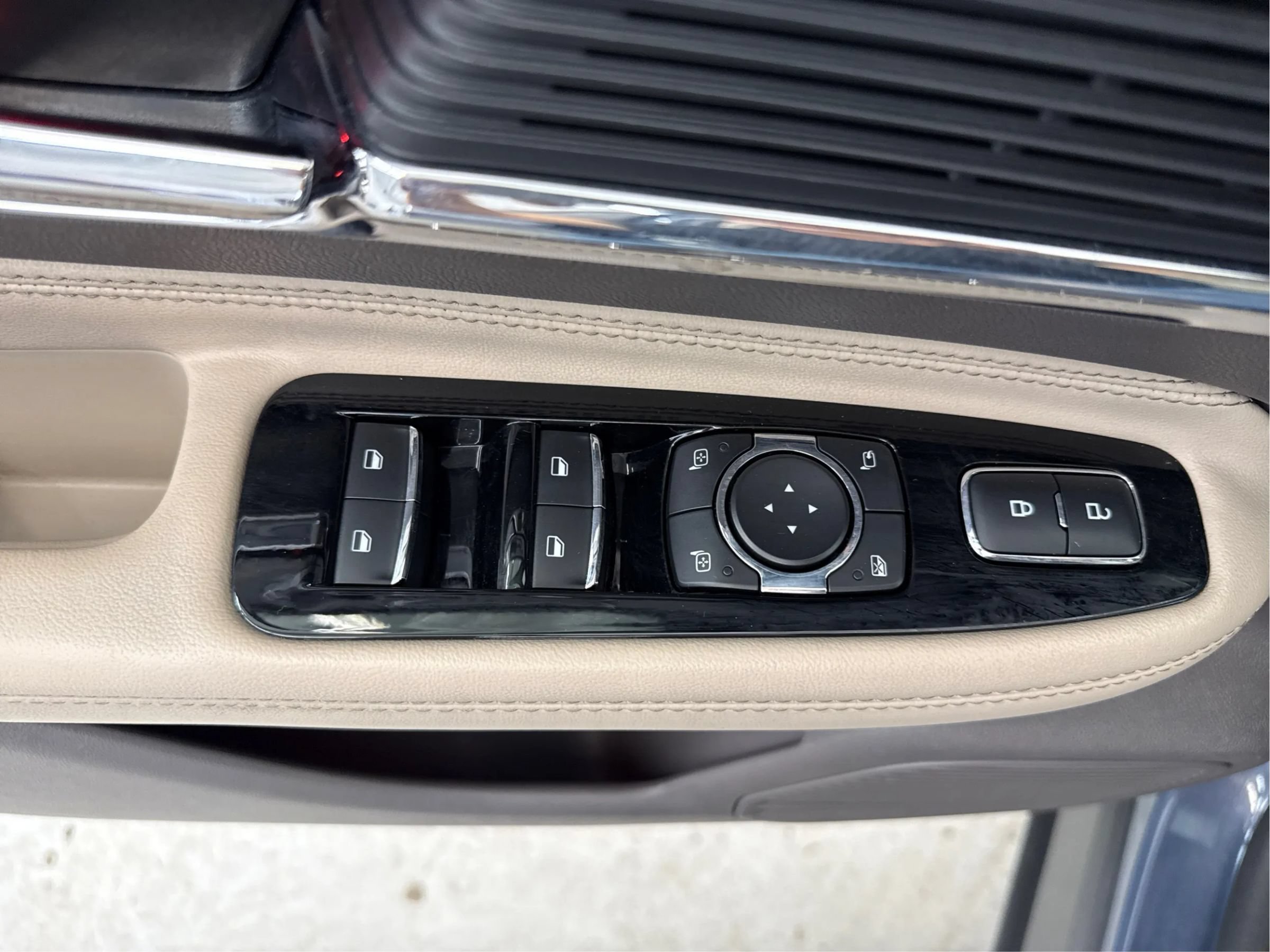 Used 2022 Lincoln Corsair AWD w/ Premium Package image 41
