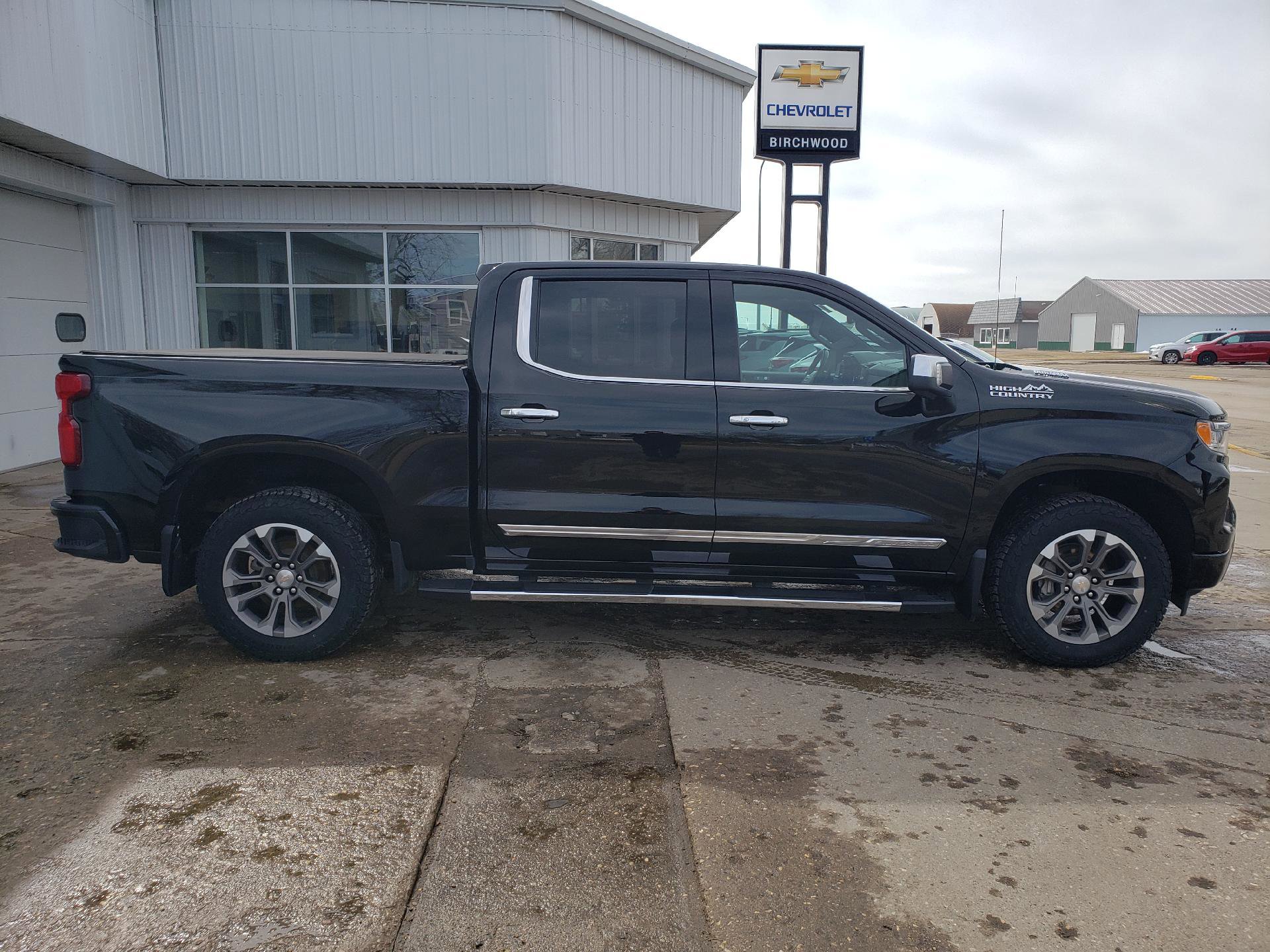 Used 2024 Chevrolet Silverado 1500 High Country w/ Technology Package AWD/4WD image 6