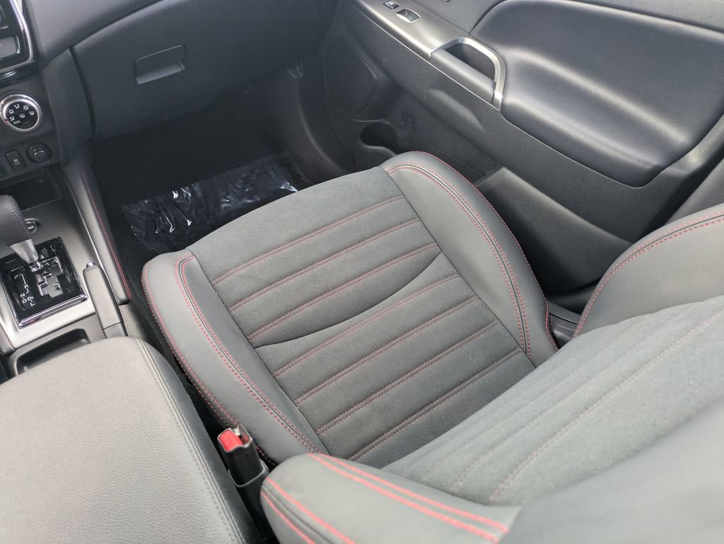 Used 2025 Mitsubishi Outlander Sport AWD image 17