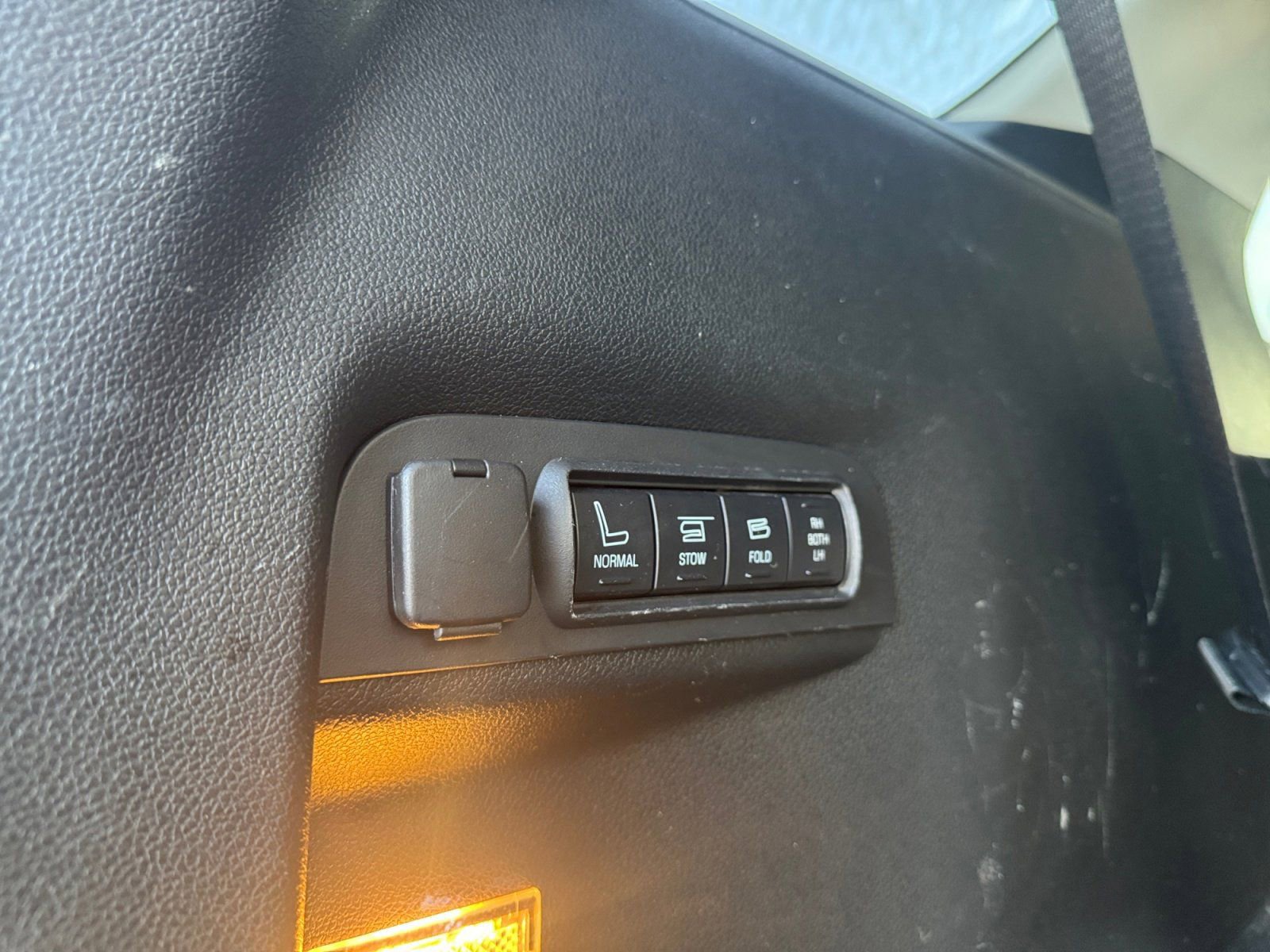 Used 2017 Ford Explorer Platinum image 18