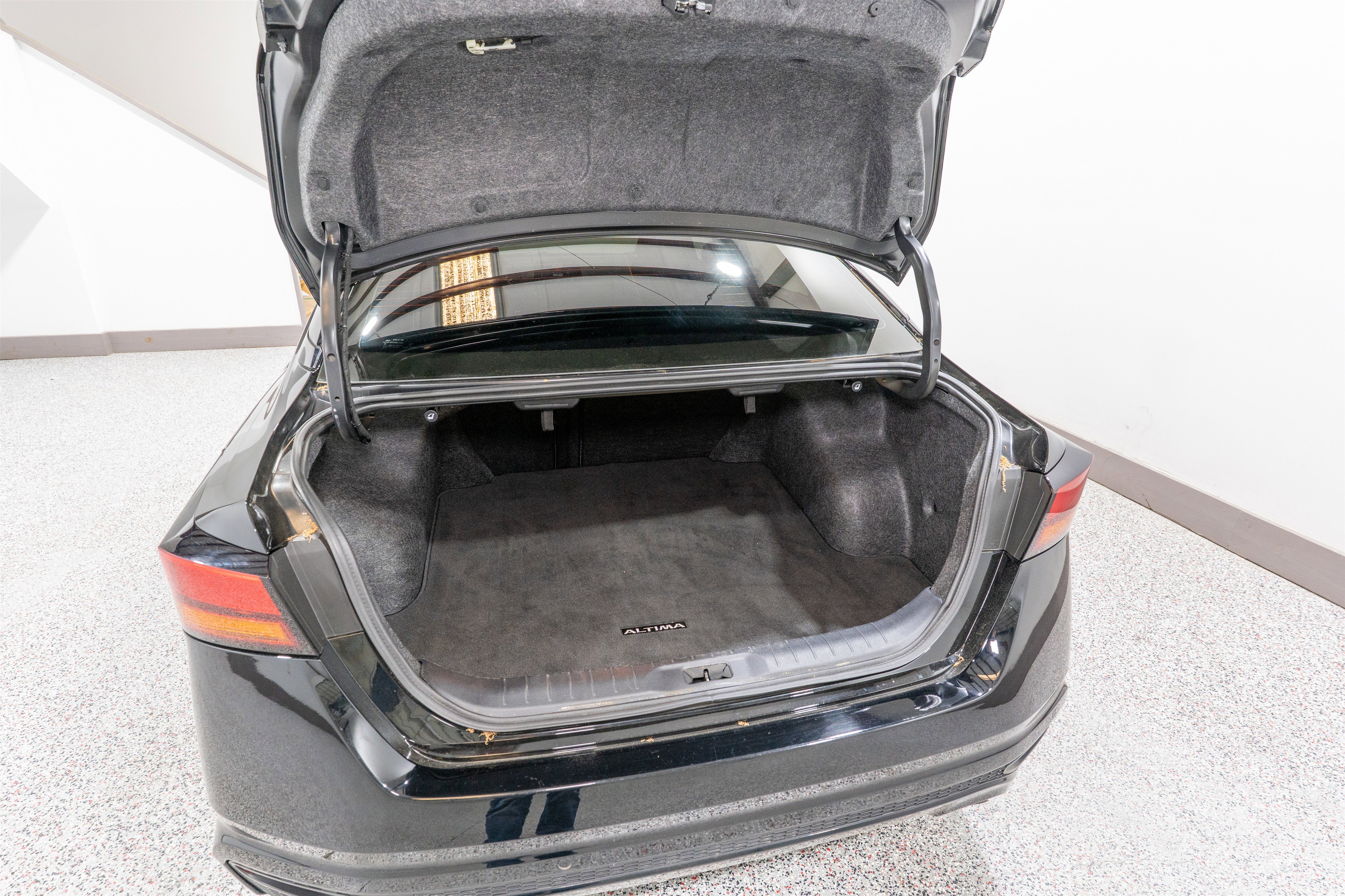 Used 2025 Nissan Altima 2.5 SR image 28