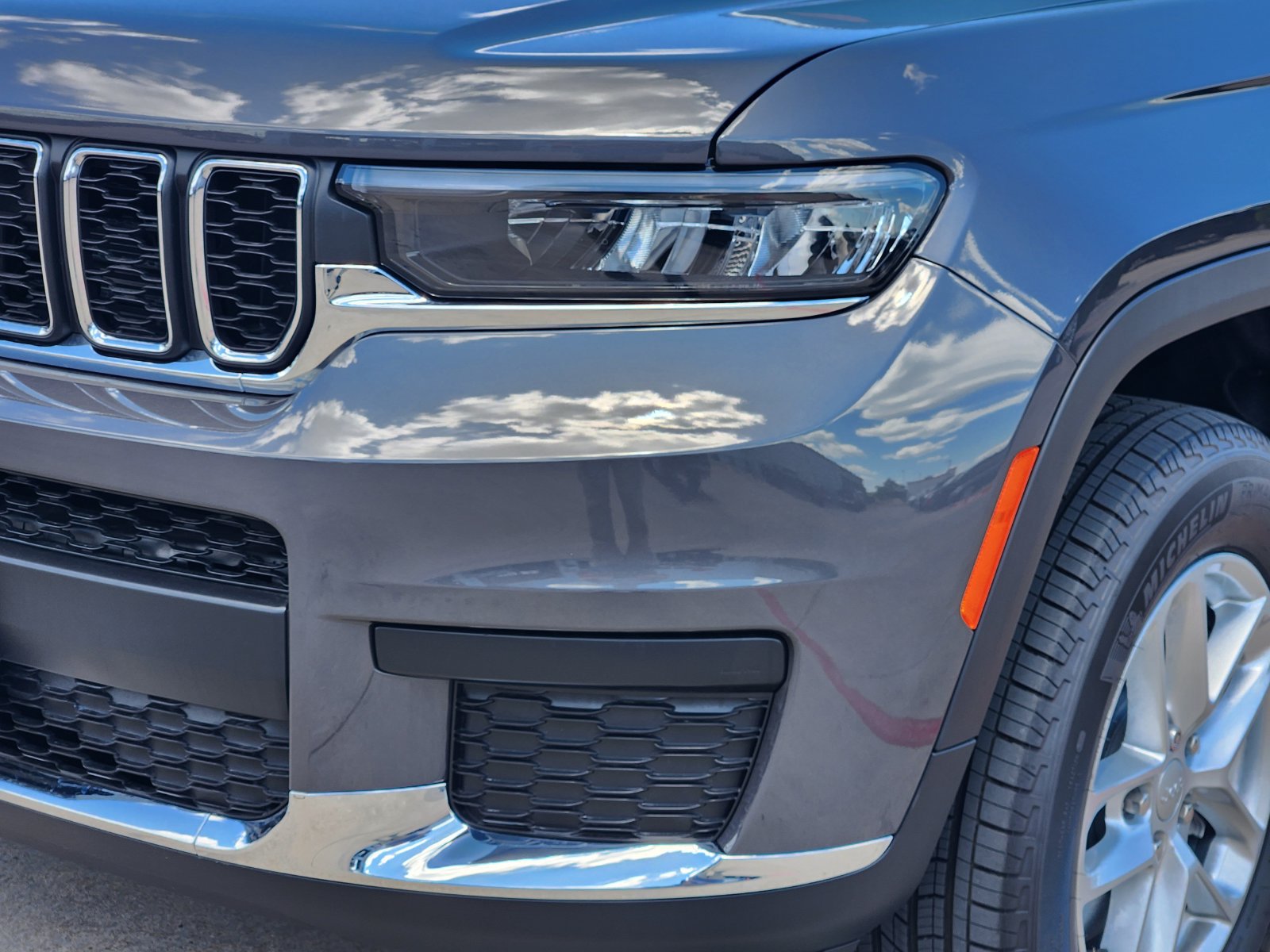 New 2026 Jeep Grand Cherokee L Laredo RWD image 9