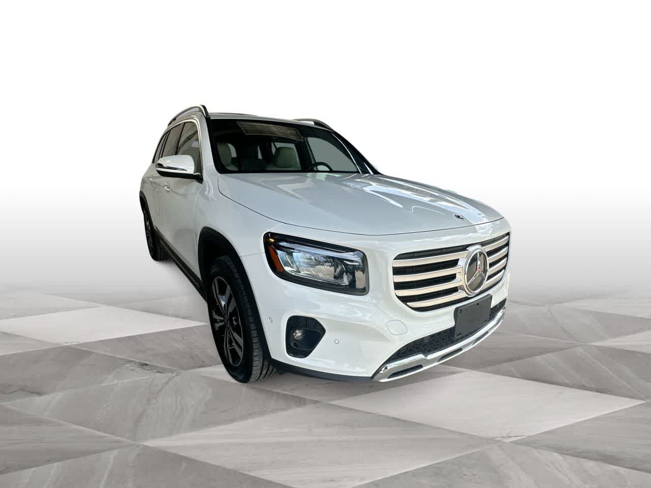 Used 2025 Mercedes-Benz GLB 250 image 2