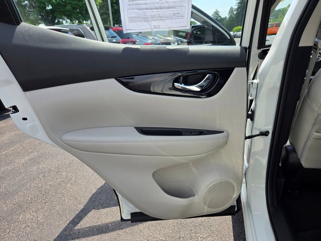 Used 2022 Nissan Rogue Sport SL AWD/4WD image 30