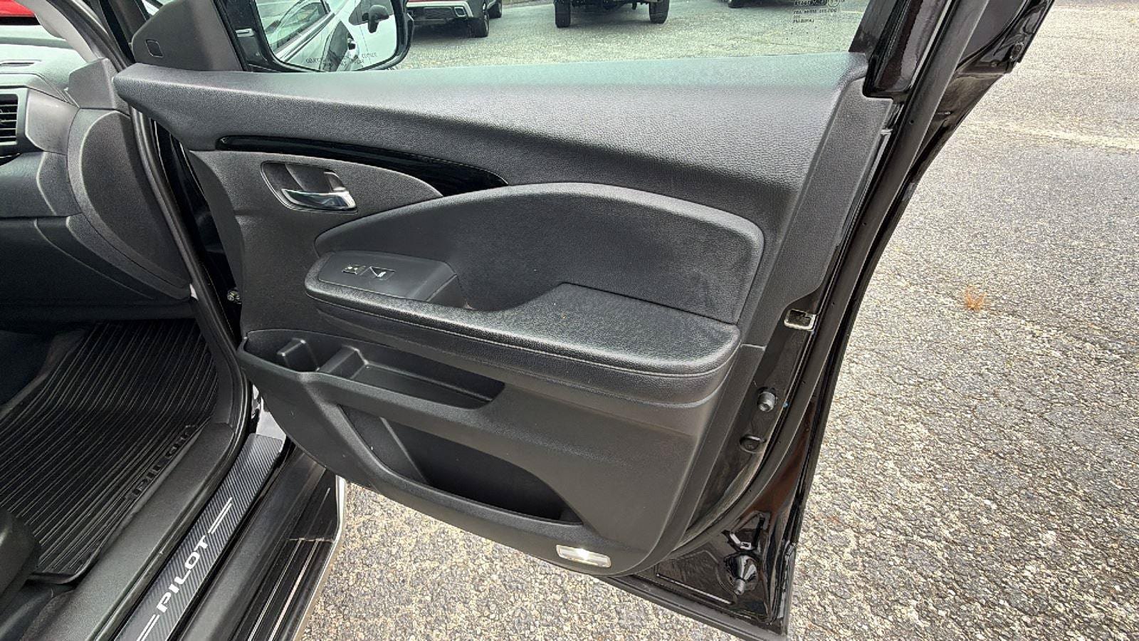 Used 2020 Honda Pilot Touring image 16
