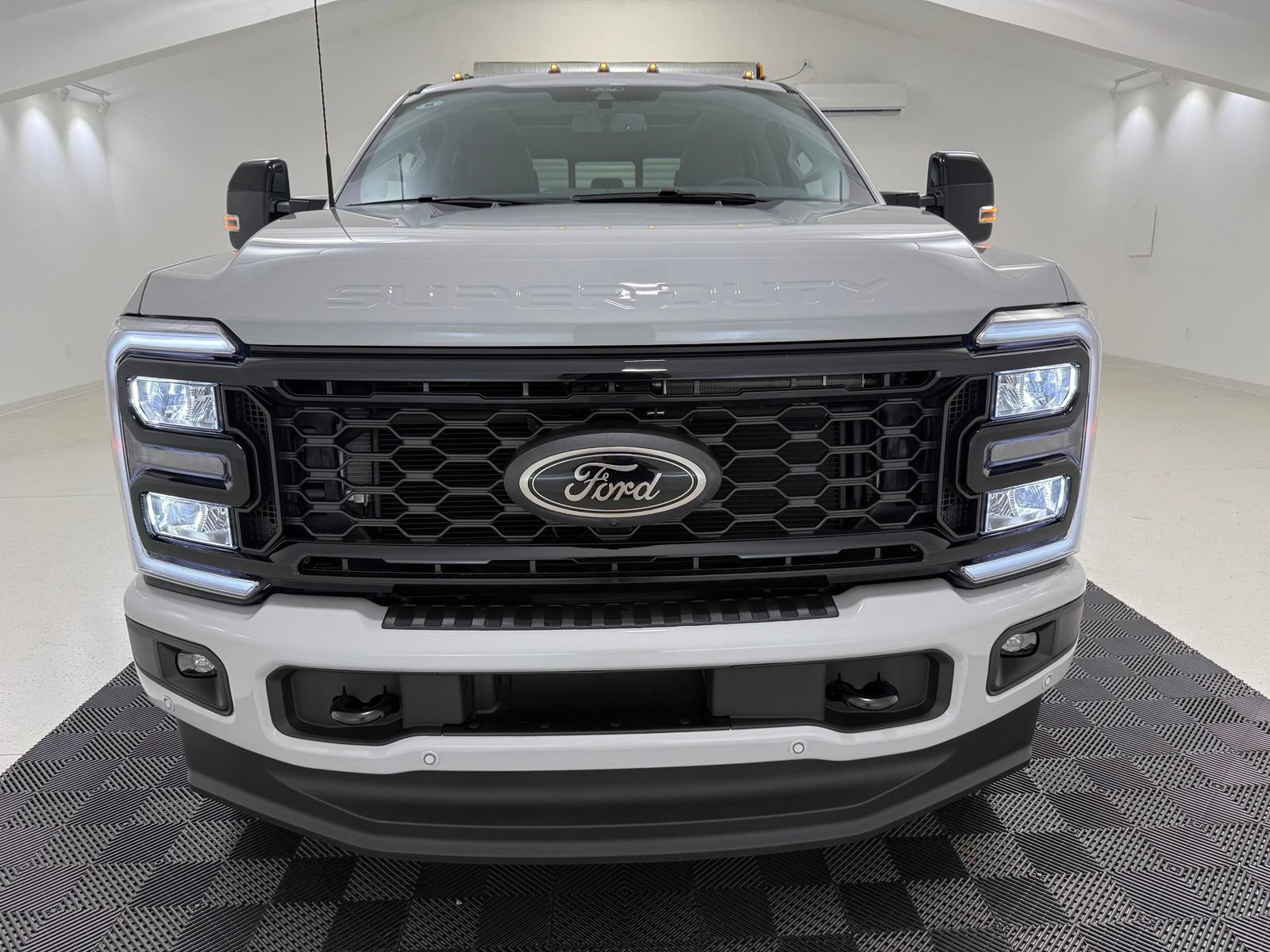 New 2026 Ford F250 Lariat w/ Black Appearance Package AWD/4WD image 2