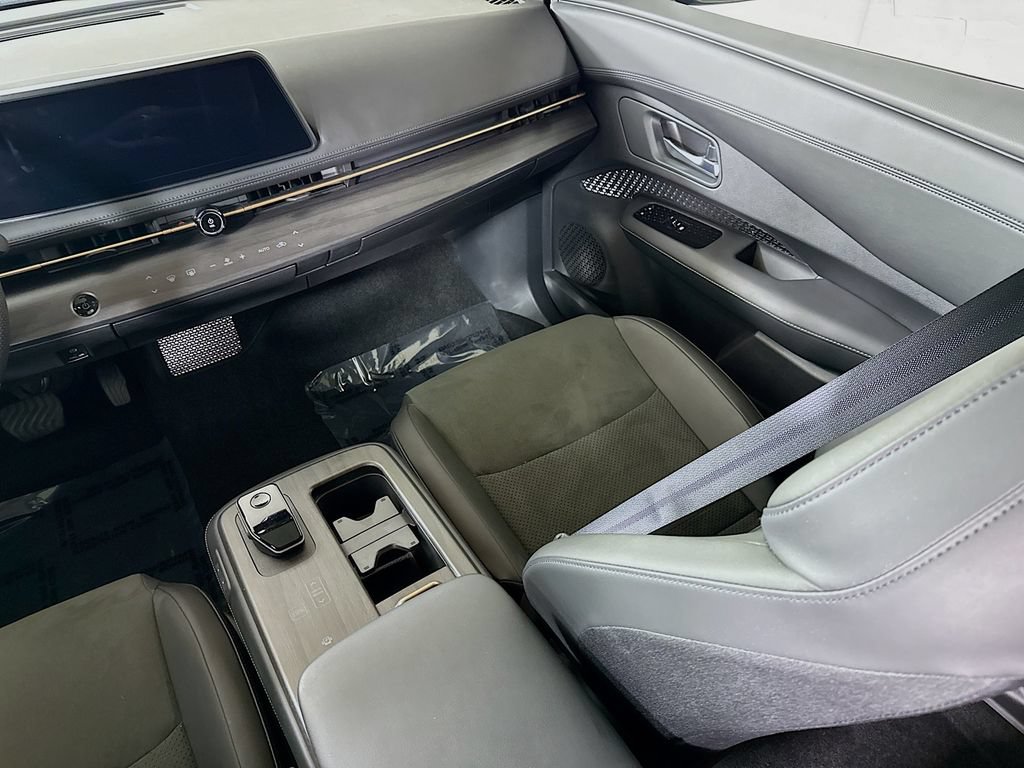 Certified 2025 Nissan Ariya AWD image 27