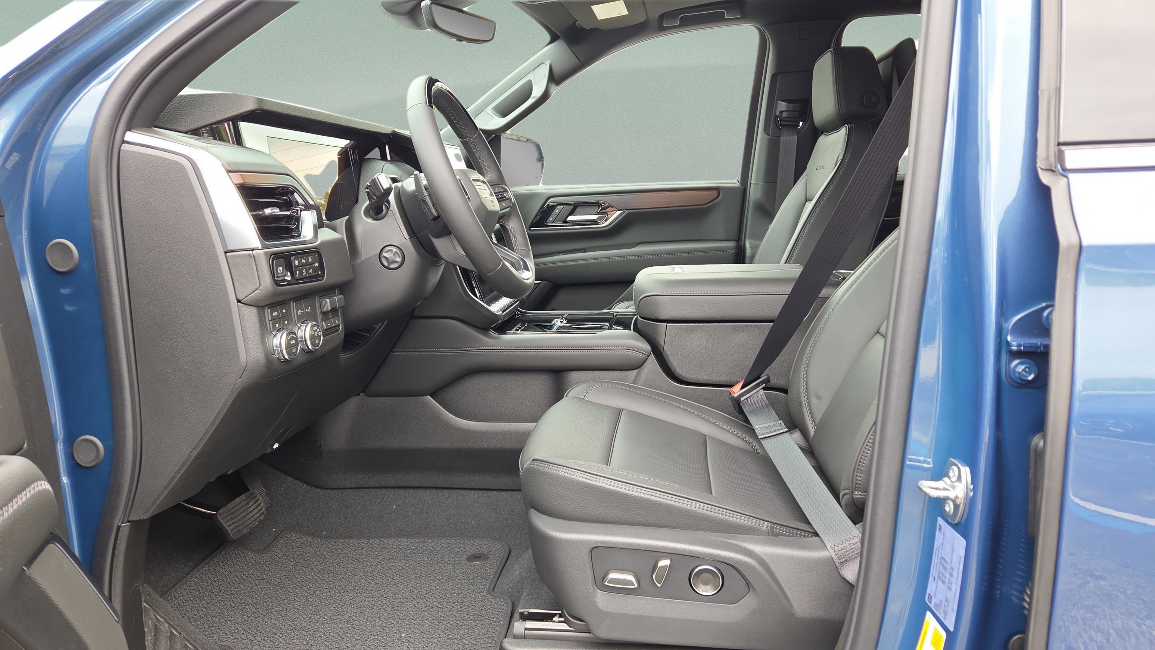 New 2026 GMC Yukon XL Denali w/ Denali Reserve Package AWD/4WD image 9