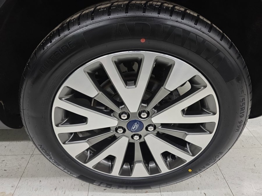 Used 2020 Ford Escape Titanium image 36