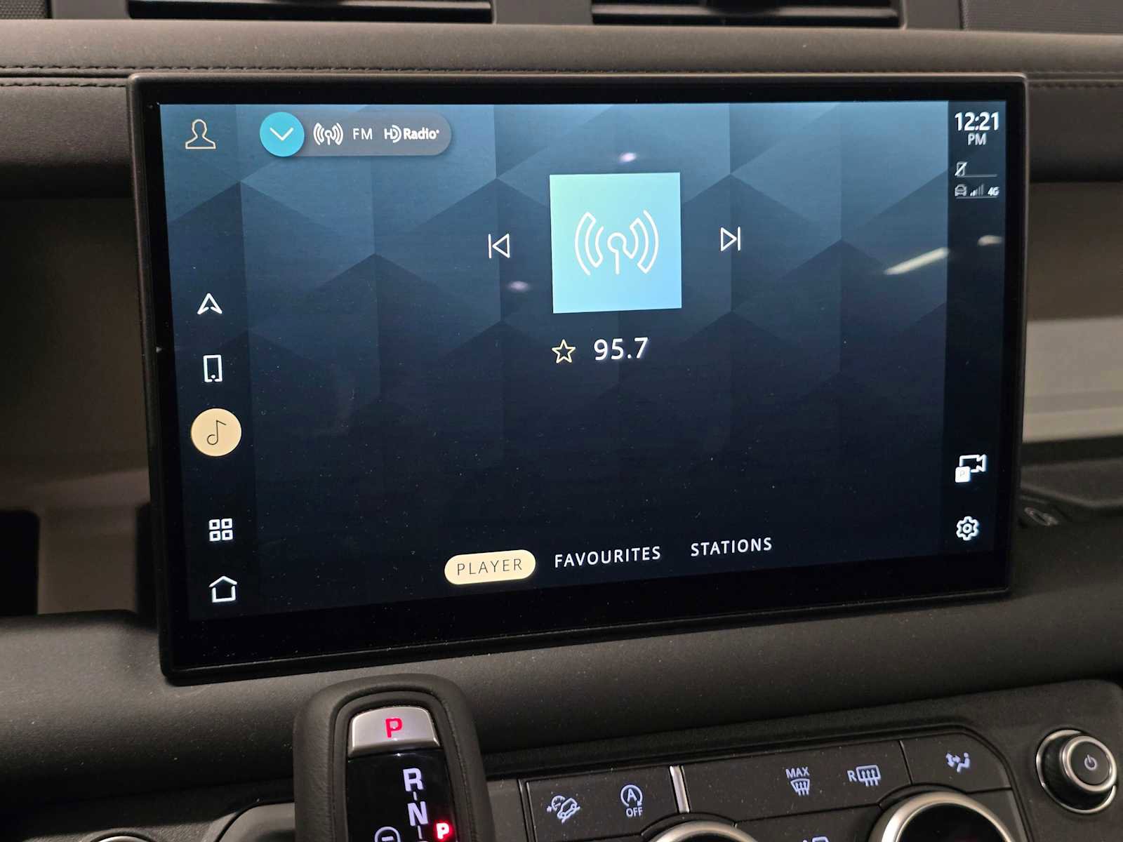 Used 2025 Land Rover Defender 130 S image 30