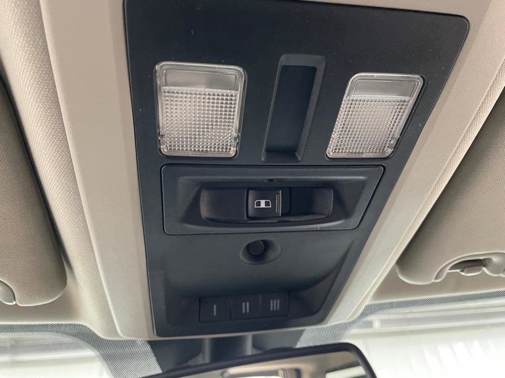 Used 2015 RAM 1500 Classic SLT w/ SLT Plus D￩cor Group image 37