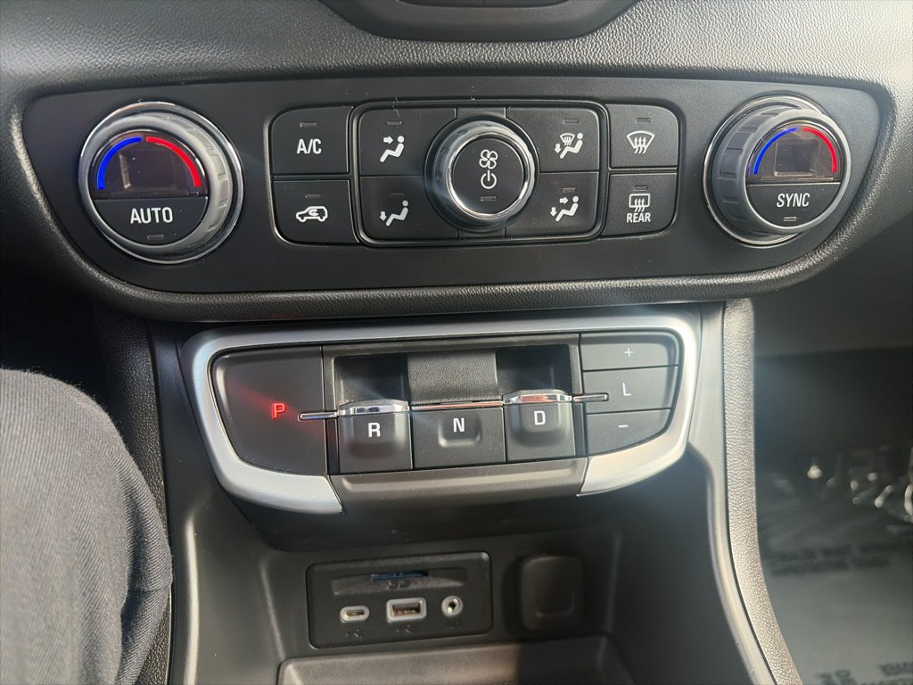 Used 2023 GMC Terrain SLT AWD/4WD image 10