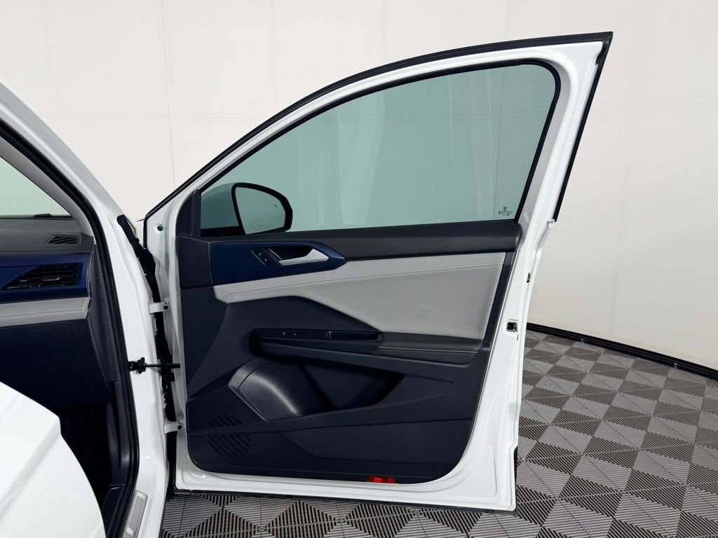 Used 2024 Volkswagen Taos SE FWD image 38