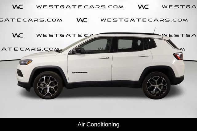 Used 2024 Jeep Compass Latitude AWD/4WD image 5
