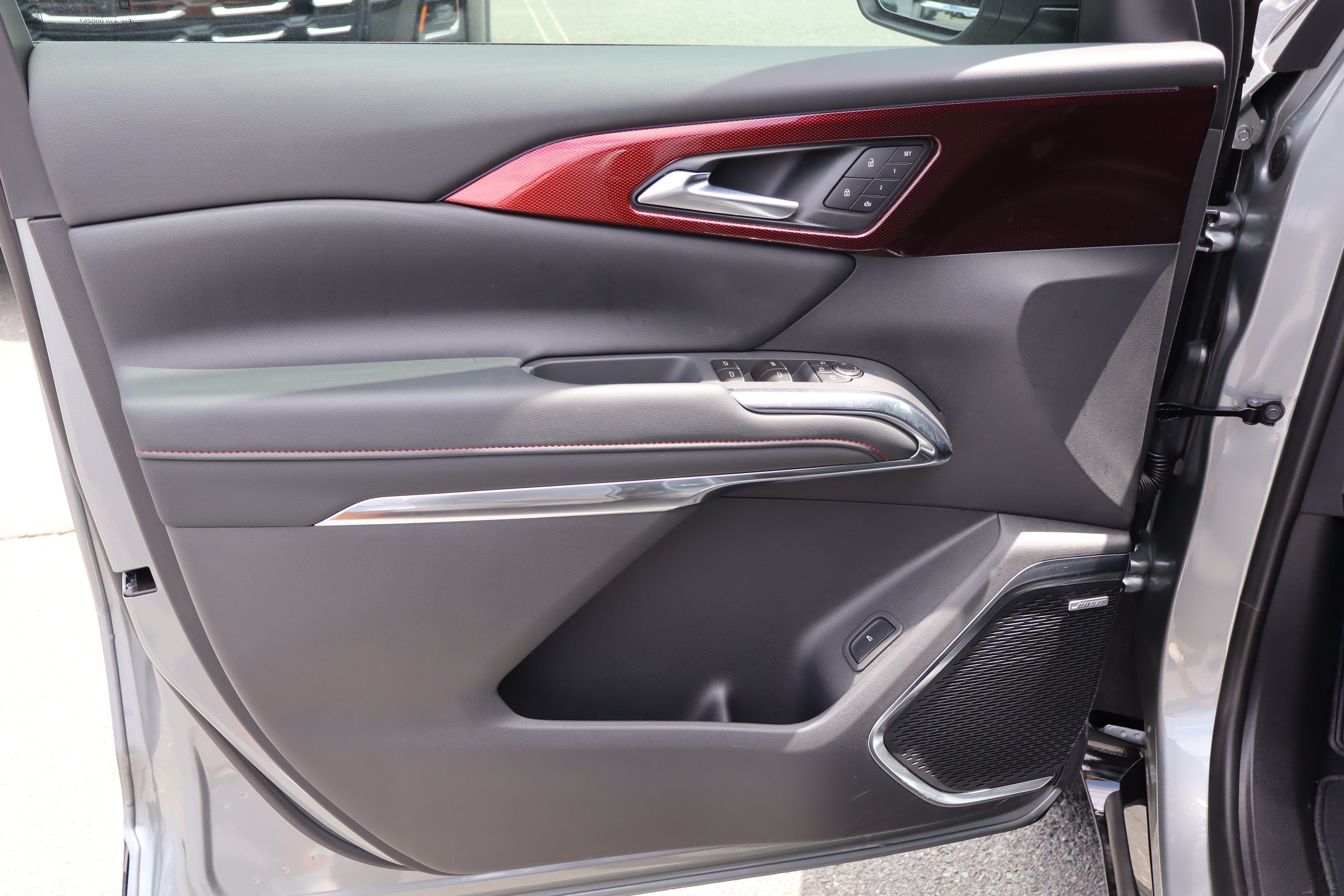 New 2026 Chevrolet Traverse RS w/ LPO, Cargo Package FWD image 10