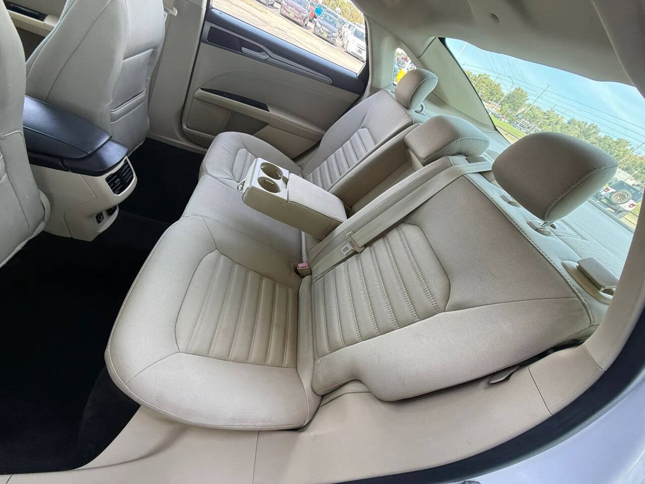 Used 2014 Ford Fusion SE FWD image 17