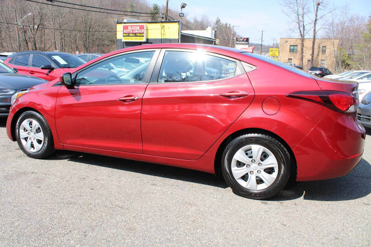 Used 2016 Hyundai Elantra SE image 11