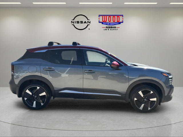 Used 2025 Nissan Kicks SR w/ Illumination Package FWD image 2
