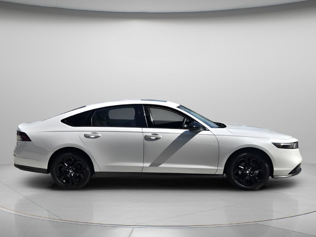 Certified 2025 Honda Accord SE image 3