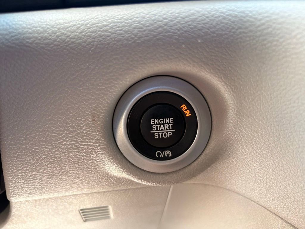 Used 2023 Chrysler Pacifica Touring-L FWD image 30