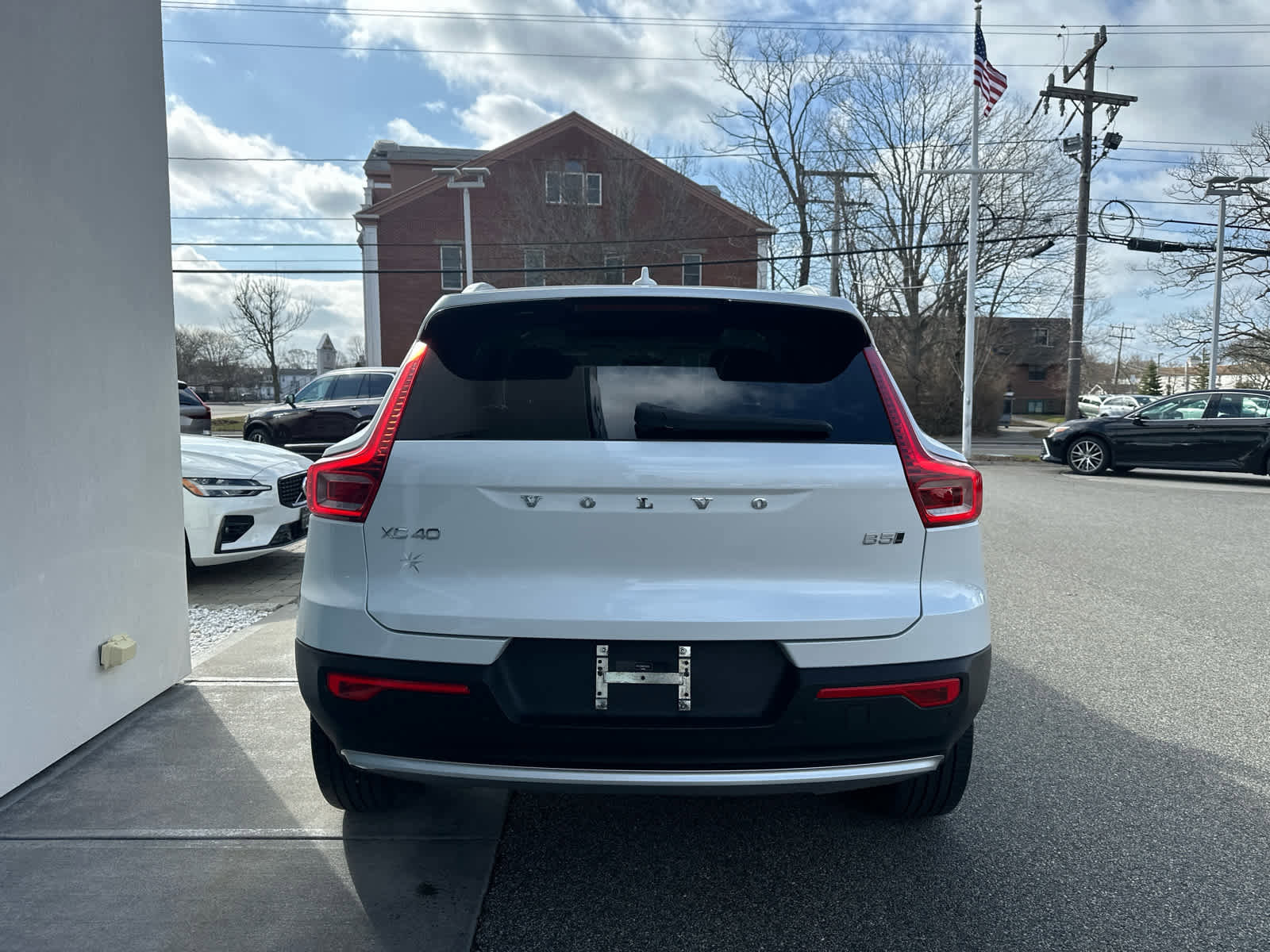 Used 2023 Volvo XC40 B5 Plus w/ Protection Package Premier image 9