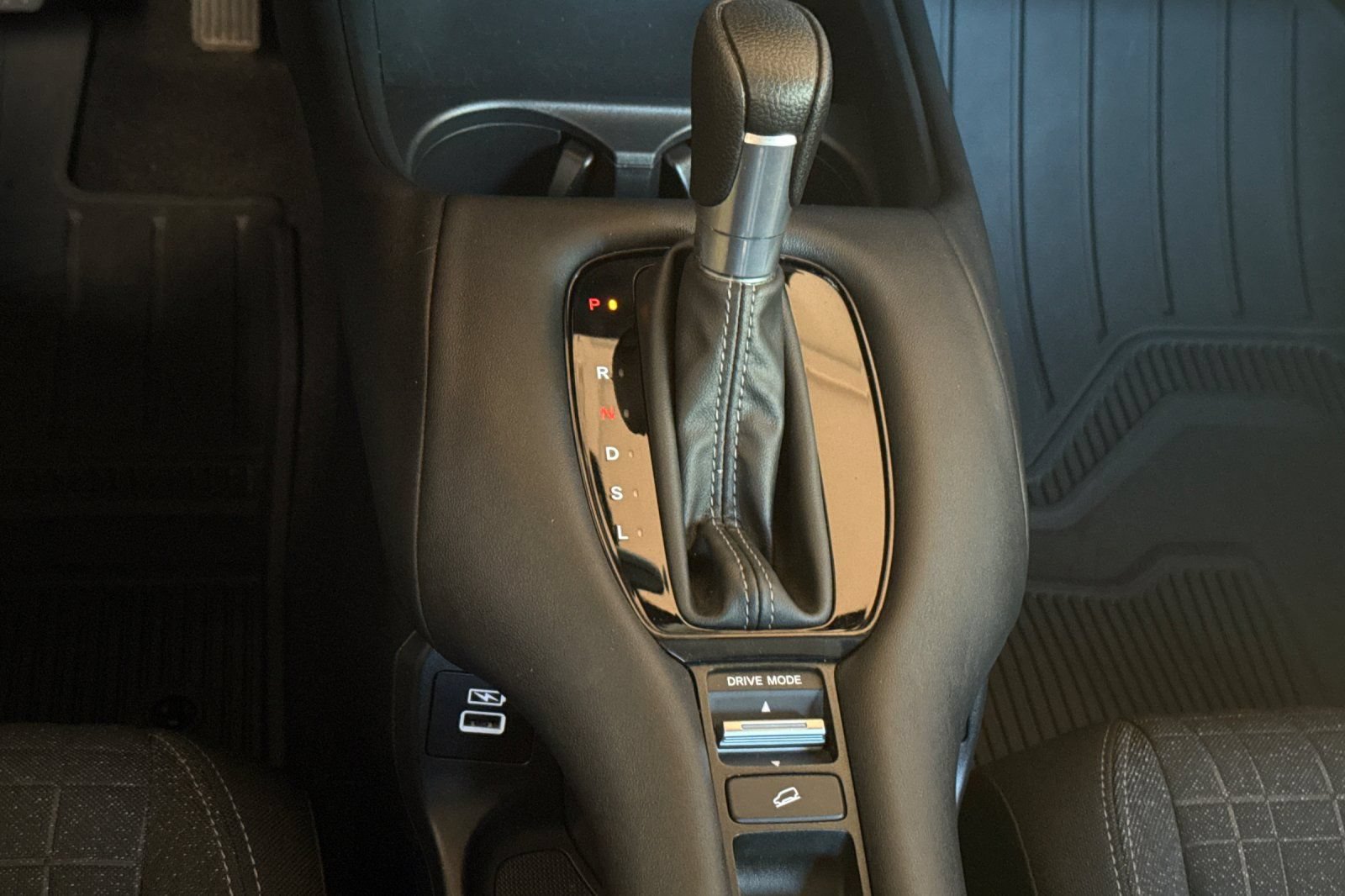 Used 2023 Honda HR-V LX image 27