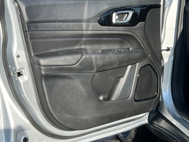 New 2026 Jeep Compass Latitude image 12