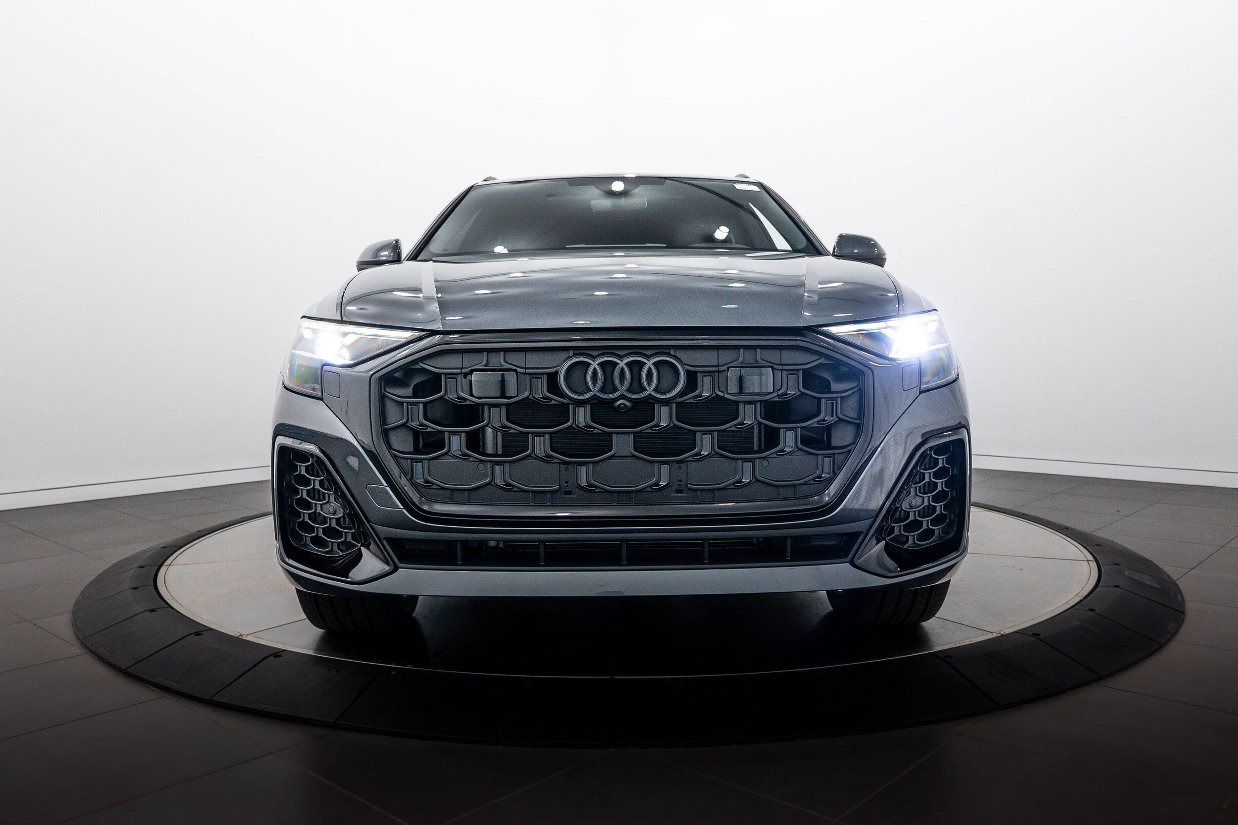 Certified 2025 Audi Q8 Premium Plus AWD/4WD image 24